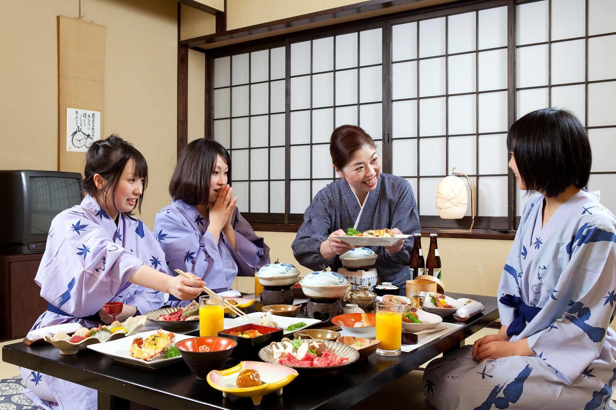 Tabi No Yado Satsuki Hotel Хита Екстериор снимка